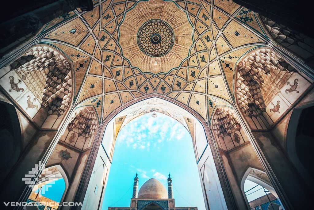 اهمیت فرهنگی آجر قزاقی در هنر و معماری ایران 3 اهمیت فرهنگی آجر قزاقی در هنر و معماری ایران