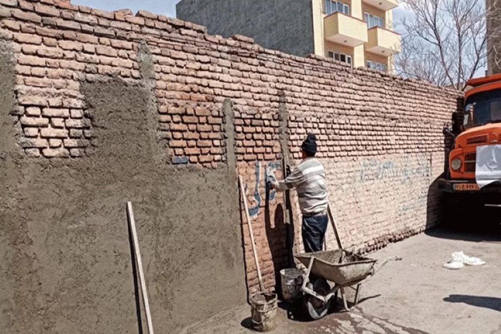 دستمزد سیمانکاری دیوار چقدر است؟ لیست قیمت ۱۴۰۴ + نحوه محاسبه 1 دستمزد سیمانکاری دیوار